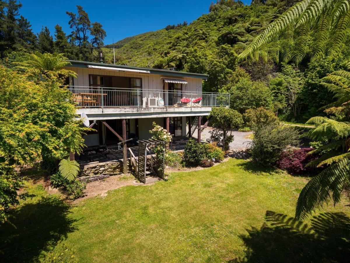 Serene Sounds - Anakiwa Holiday Home Bagian luar foto